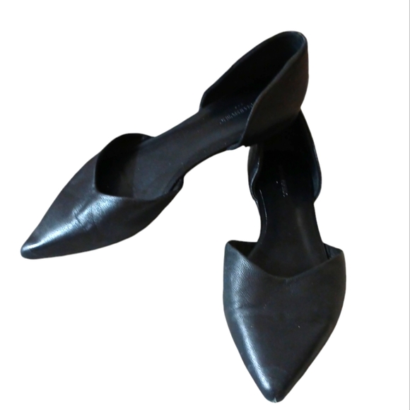 Banana Republic Black Flat Shoes Modern Dorsay Pointed Toe Leather Slip Ons sz 8 - Picture 1 of 10